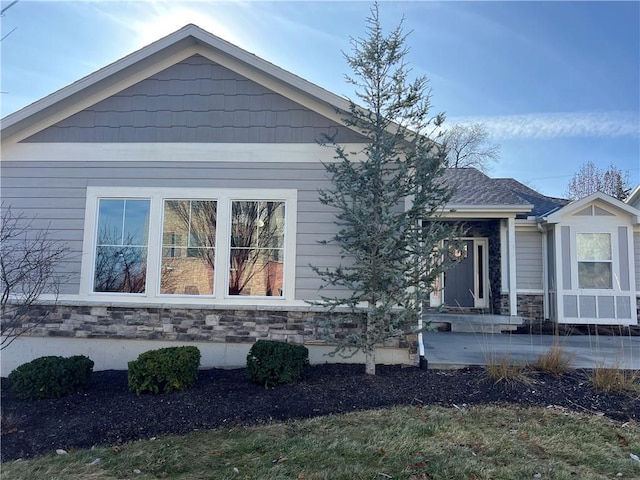 6975 W 162nd Ter, Overland Park, KS 66085 - view of front facade featuring stone siding