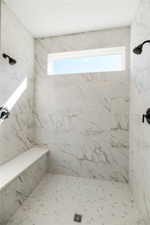 bathroom featuring a tile shower