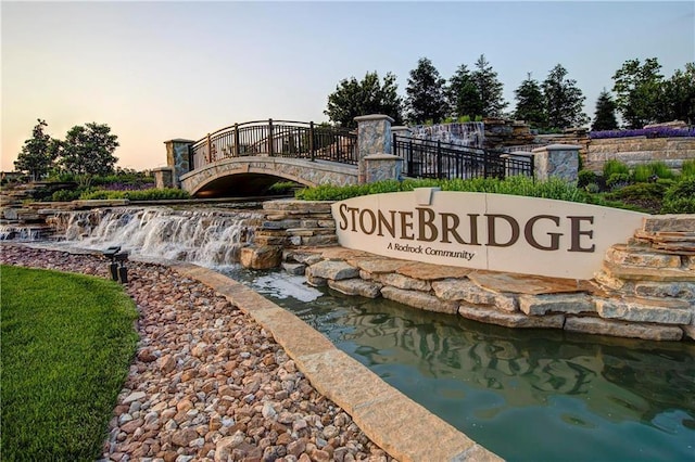 view of community / neighborhood sign