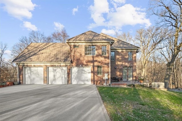 view of front of house featuring a front yard