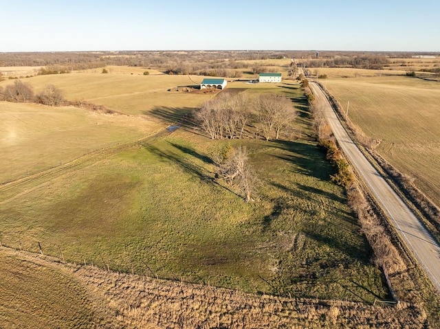 birds eye view of property featuring a rural view