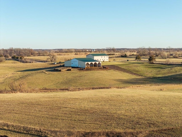 birds eye view of property featuring a rural view