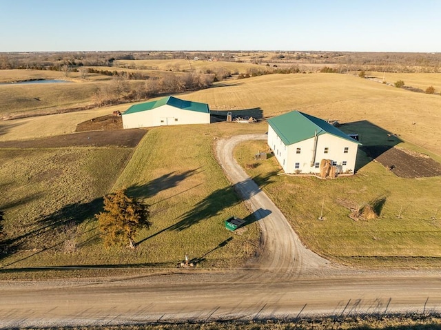 birds eye view of property featuring a rural view