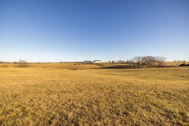 view of yard featuring a rural view