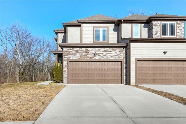 view of front of property featuring a garage