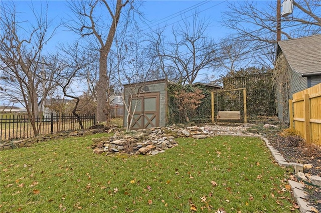 view of yard featuring a shed