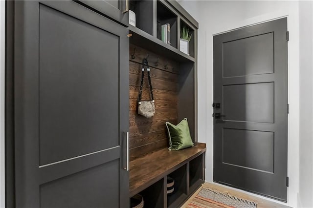 16781 S Fellows St, Olathe, KS 66062 - view of mudroom