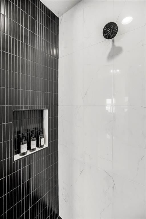 16781 S Fellows St, Olathe, KS 66062 - bathroom featuring a tile shower