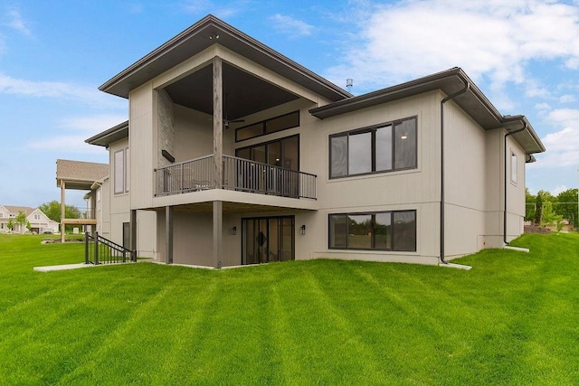 16781 S Fellows St, Olathe, KS 66062 - back of property featuring a lawn and a balcony