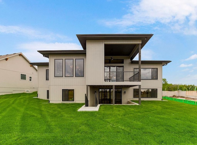 16781 S Fellows St, Olathe, KS 66062 - back of property with a balcony