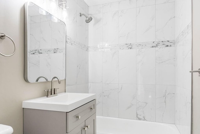 full bathroom with vanity, toilet, and tiled shower / bath