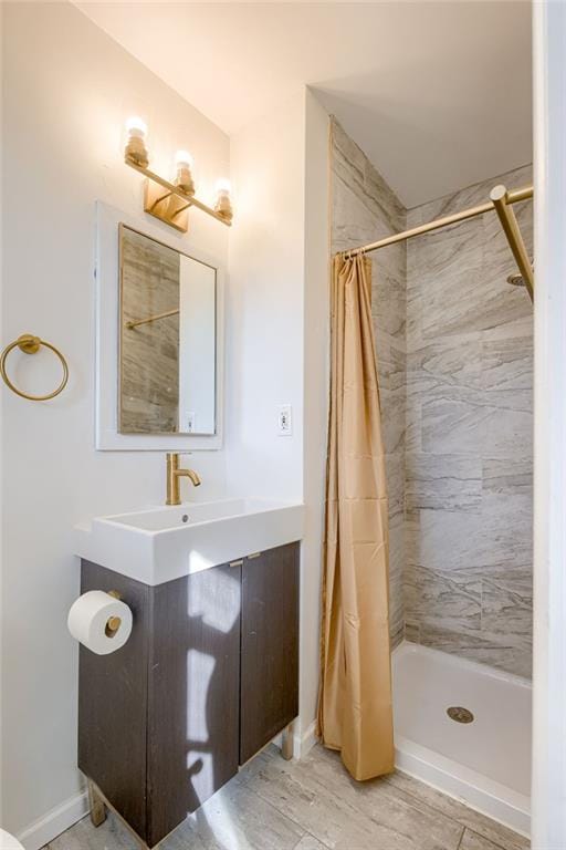 bathroom with a shower with curtain and vanity