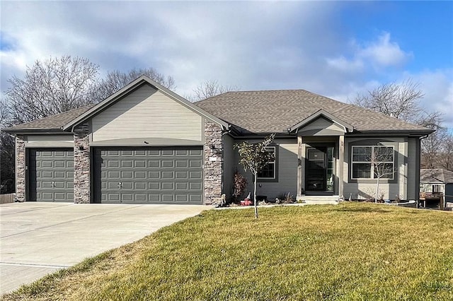 view of front of home featuring a front yard and a garage