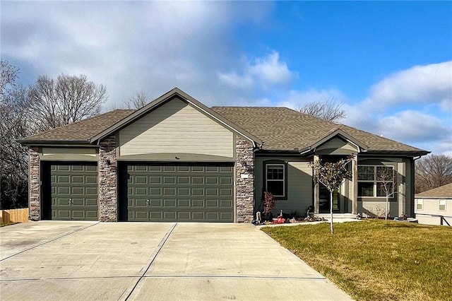 view of front of property featuring a front yard and a garage