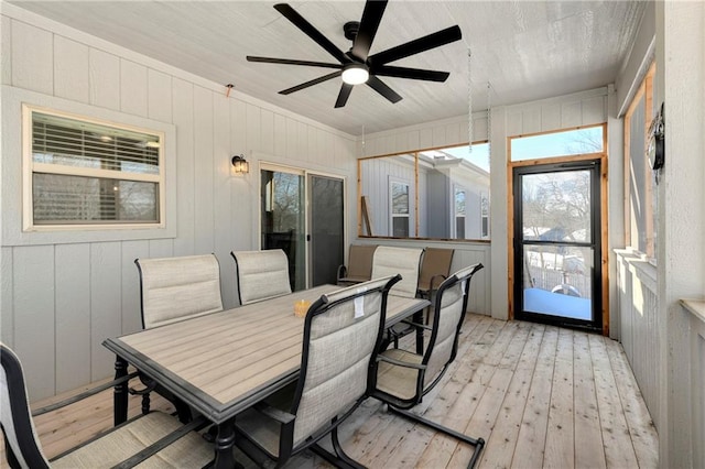 sunroom / solarium with ceiling fan