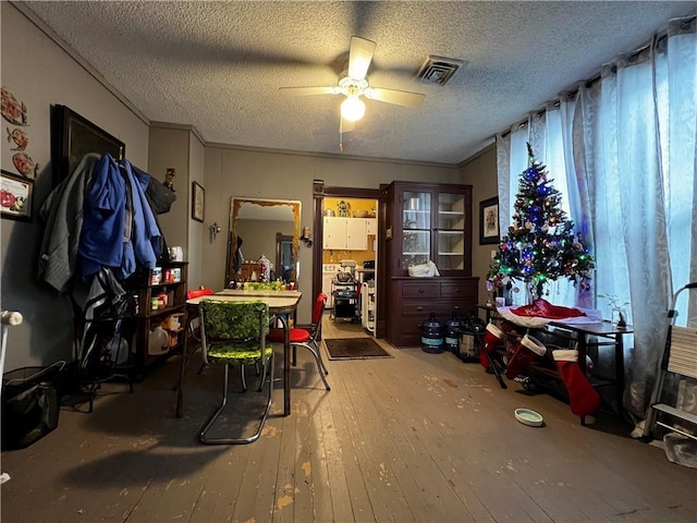 miscellaneous room with ceiling fan, hardwood / wood-style floors, crown molding, and a textured ceiling