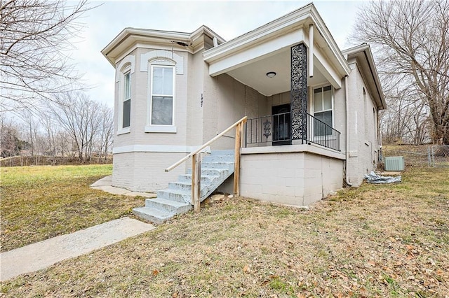 view of front of house featuring central AC and a front lawn