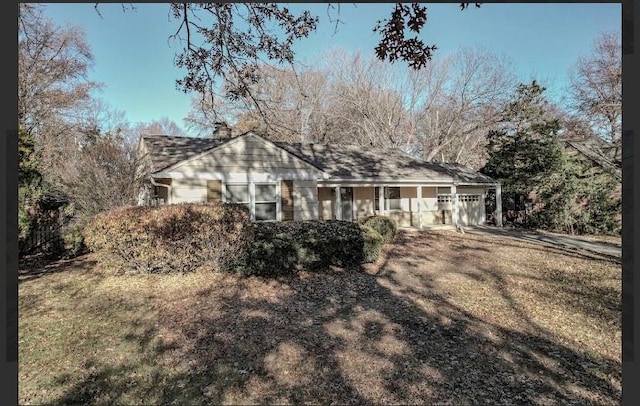 back of house featuring a yard