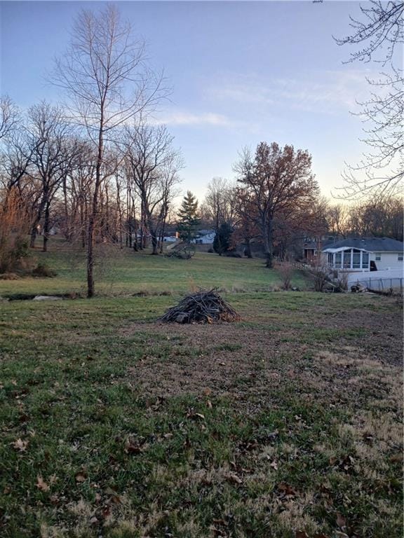 view of yard at dusk