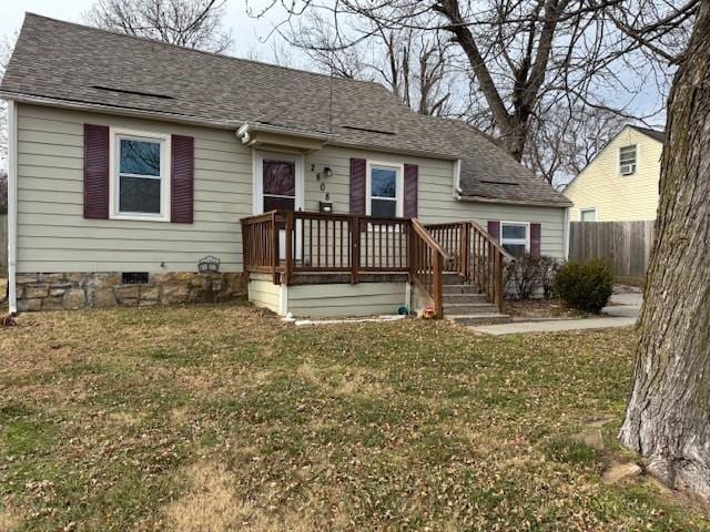 view of front of property with a front lawn