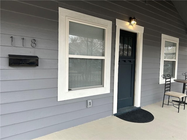 doorway to property with covered porch