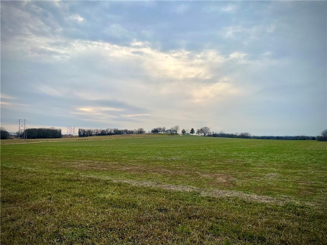 view of yard featuring a rural view