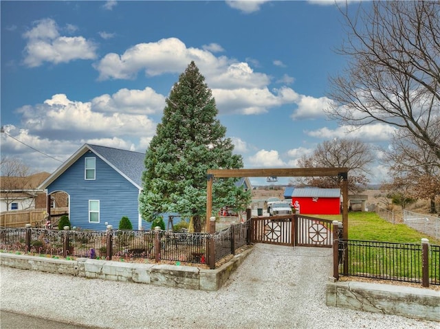 view of front facade featuring an outbuilding and a front yard