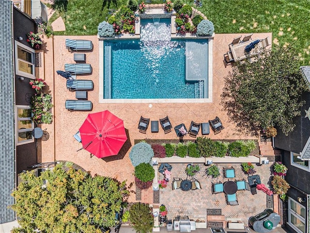 821 W 54th Ter, Kansas City, MO 64112 - bird's eye view of a pool