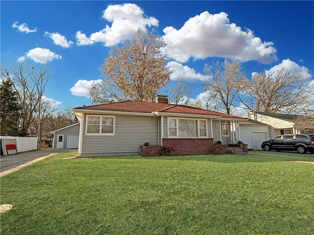 ranch-style house featuring a front lawn