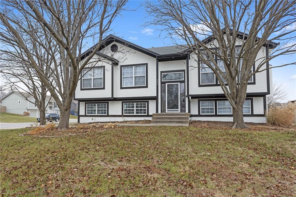 split foyer home with a front lawn