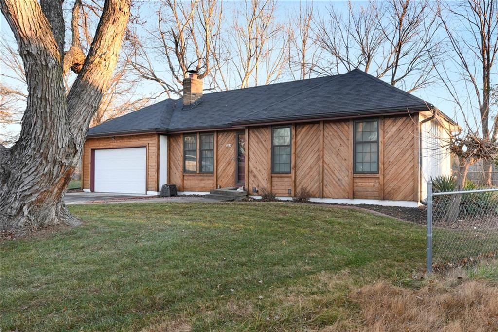 view of front facade with a front lawn and a garage