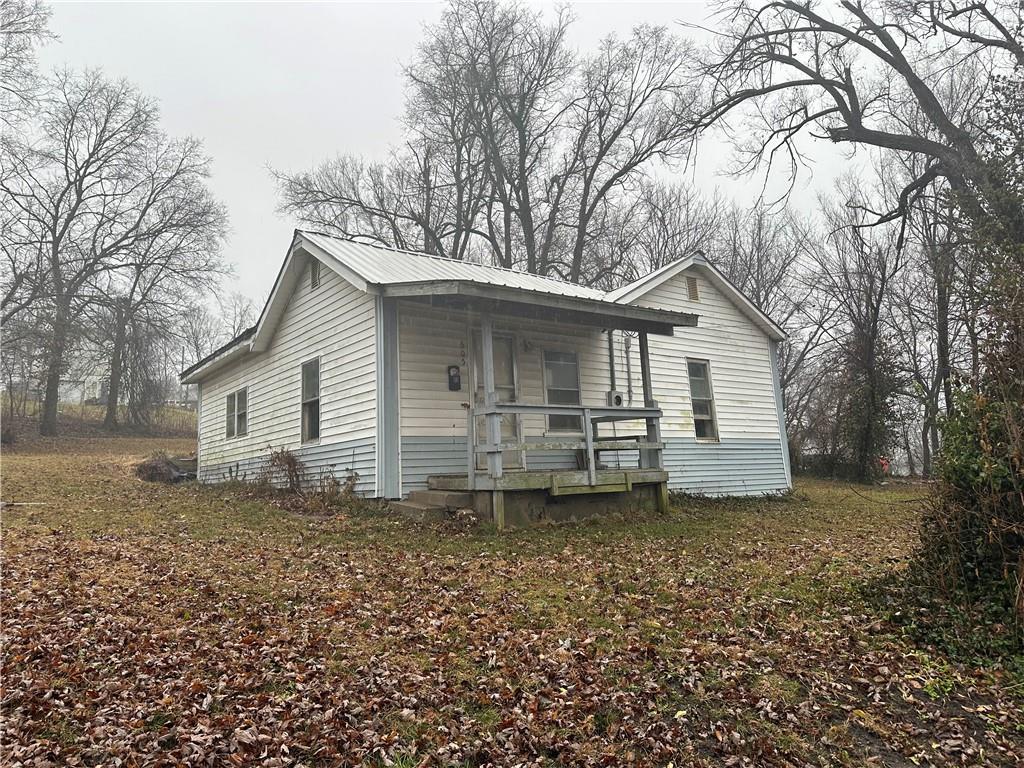 bungalow featuring covered porch