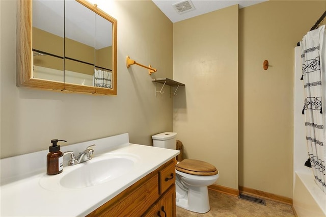 full bathroom with shower / bath combination with curtain, vanity, and toilet