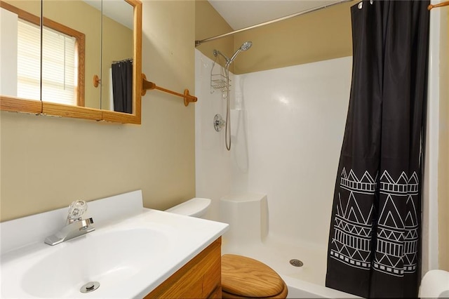 bathroom featuring a shower with curtain, toilet, and vanity