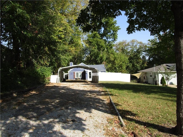 single story home with a front yard