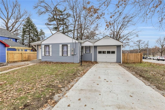 view of front facade featuring a garage and a front lawn