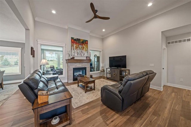 living room with ceiling fan, ornamental molding, and hardwood / wood-style floors