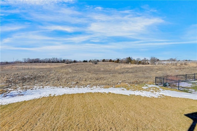 view of yard featuring a rural view