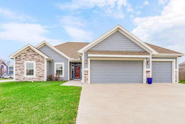 view of front of home featuring a front yard and a garage