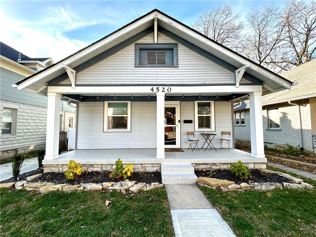 view of front of house with covered porch