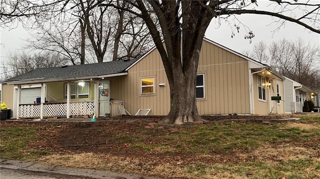 view of front facade with a garage