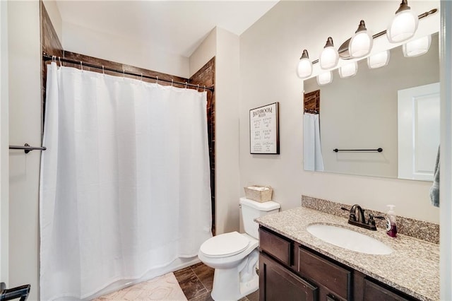 bathroom with a shower with curtain, vanity, and toilet