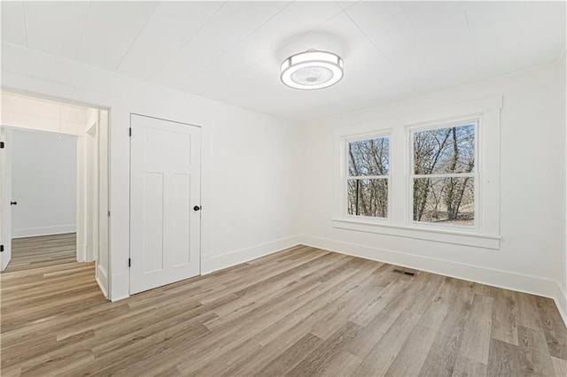 unfurnished room featuring light hardwood / wood-style flooring