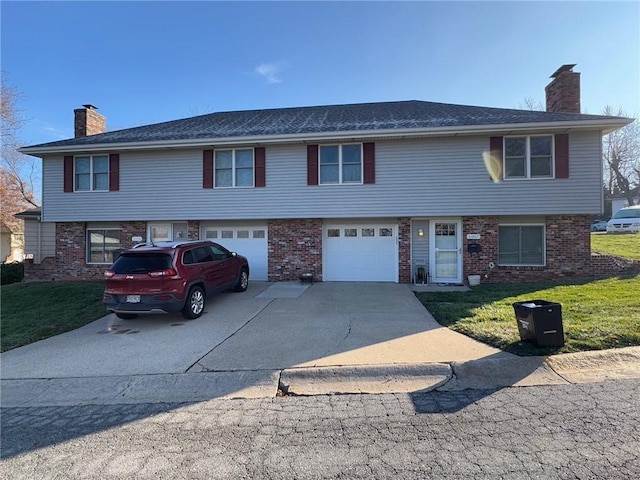 view of front of property featuring a garage and a front yard