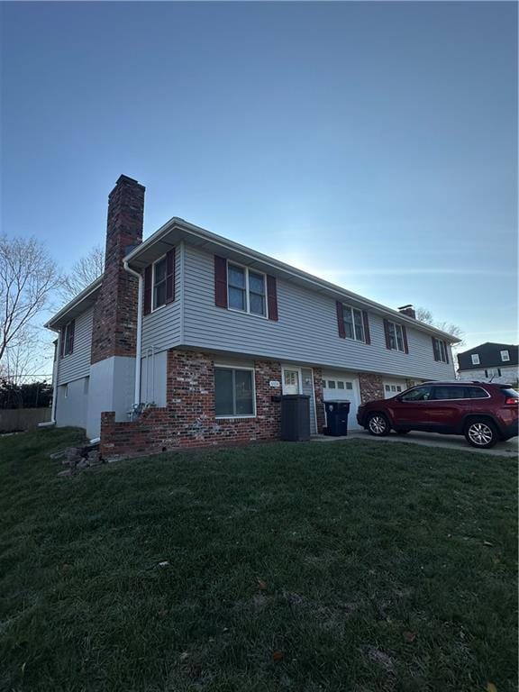 view of front of house featuring a garage, central AC unit, and a front lawn