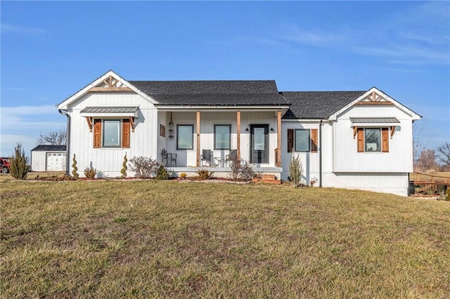 view of front of property featuring a front lawn and covered porch