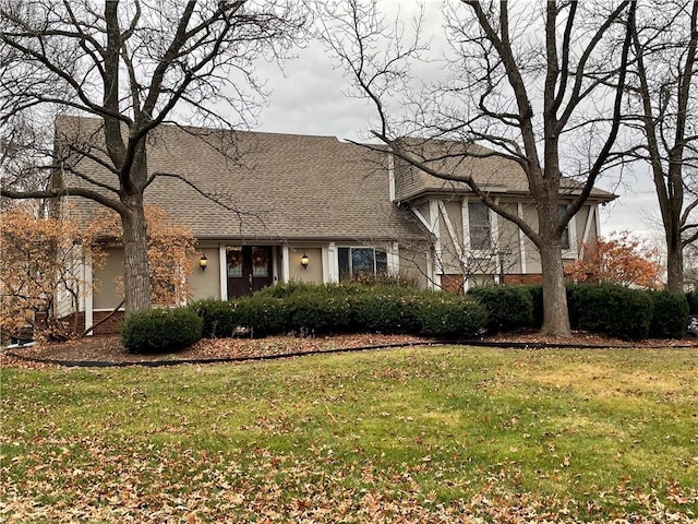 view of front of property with a front yard