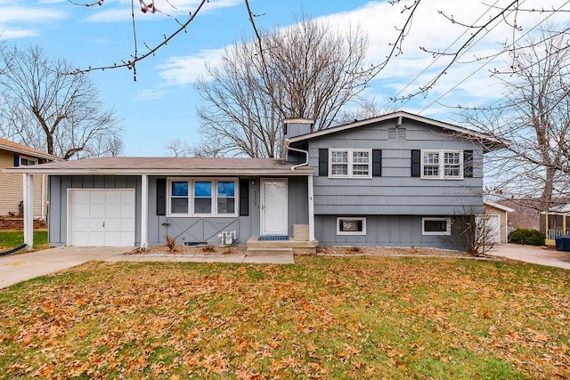 tri-level home featuring a front lawn