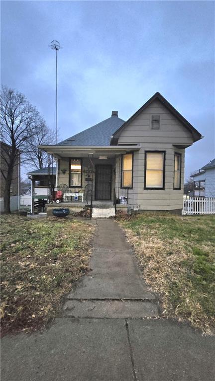 view of front of home featuring a porch