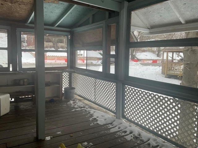 sunroom with lofted ceiling